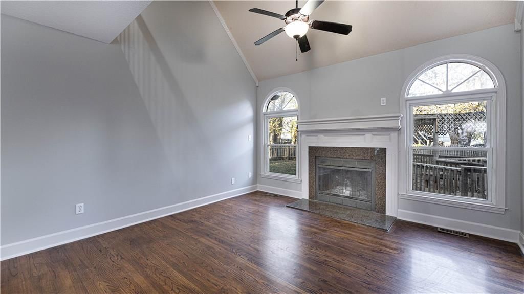4047 SW ORLEANS Court — photo 2