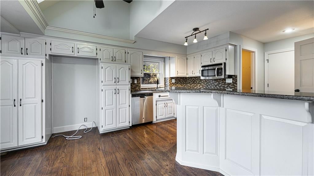 4047 SW ORLEANS Court — photo 4