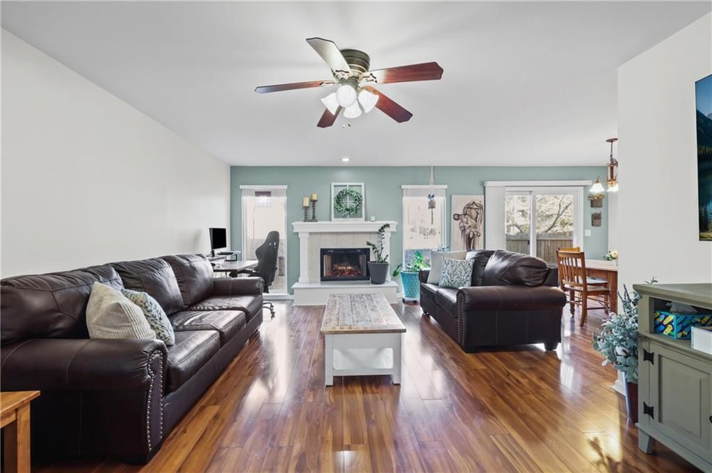 627 NE Swann Circle — photo 2