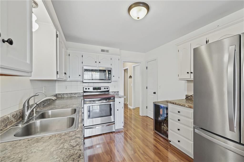 627 NE Swann Circle — photo 9
