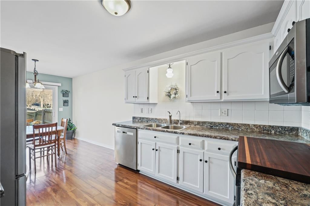 627 NE Swann Circle — photo 10