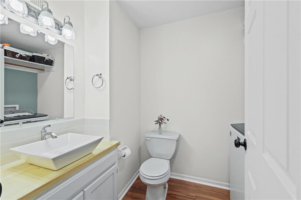 627 NE Swann Circle — photo 12