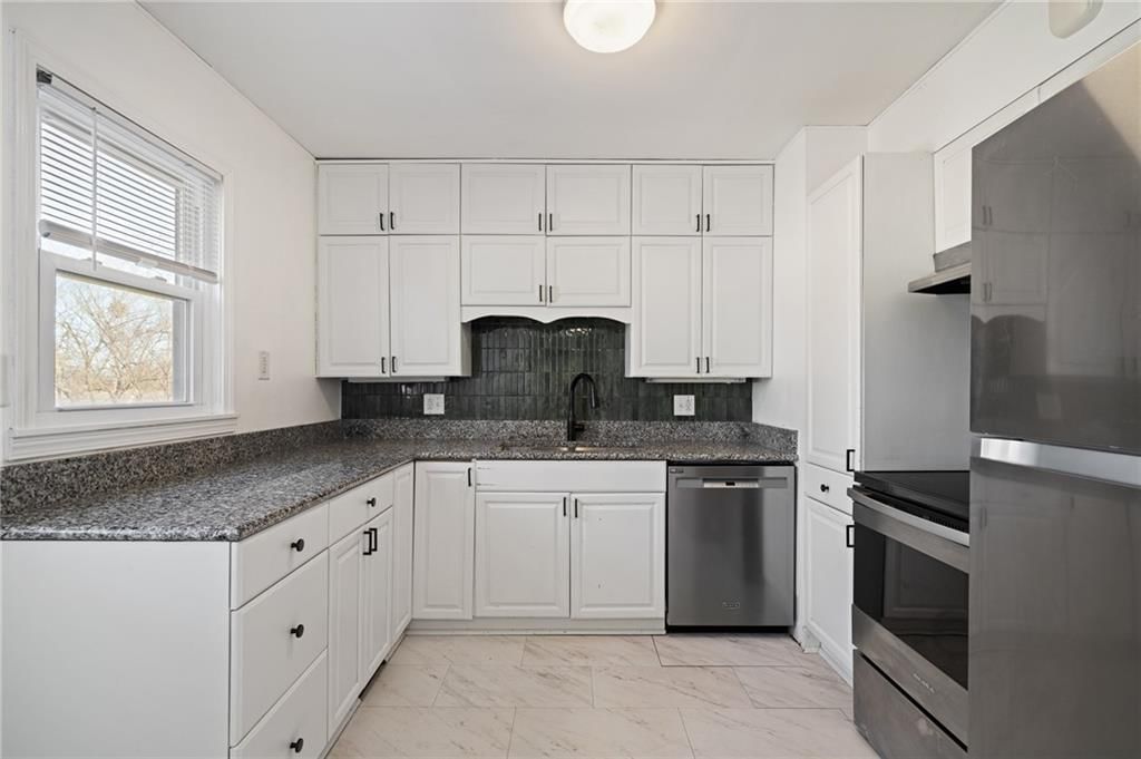 224 W Maiden Lane — photo 8