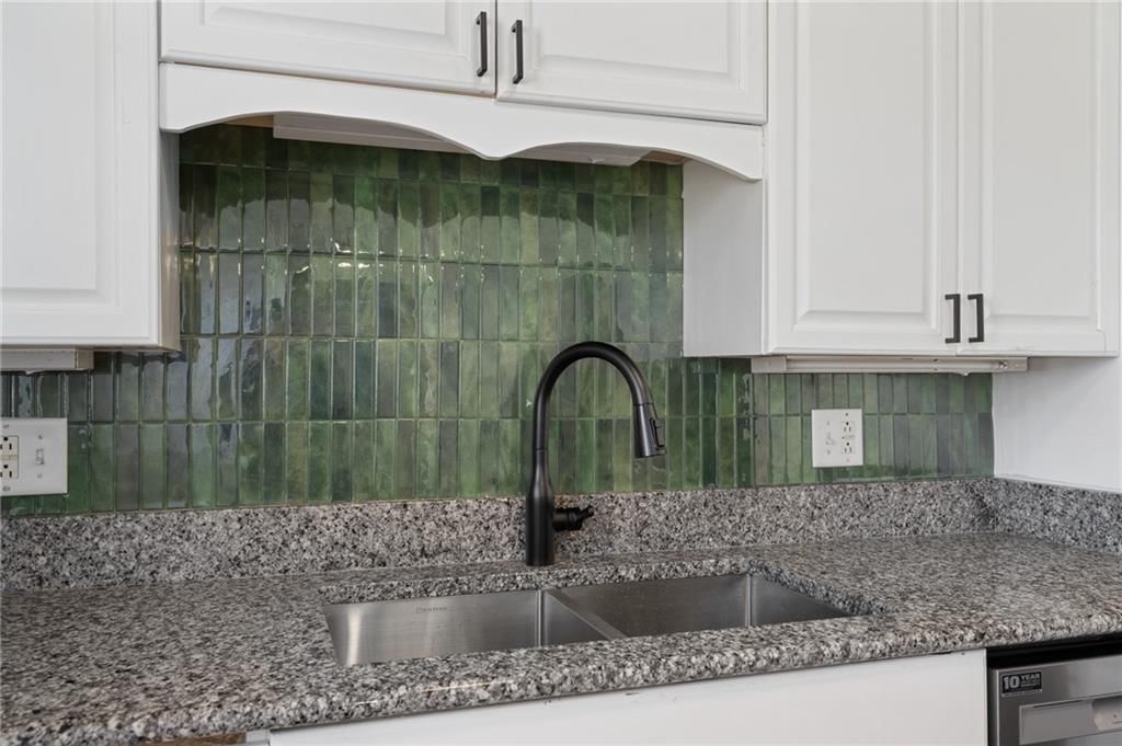 224 W Maiden Lane — photo 10