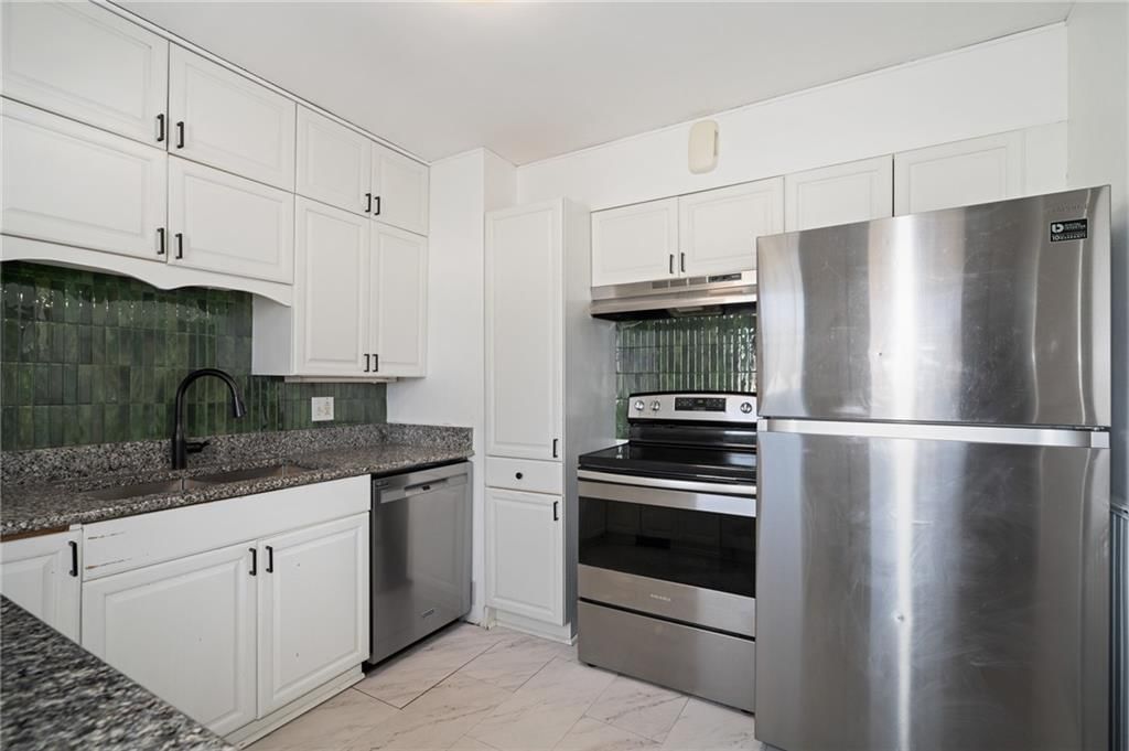 224 W Maiden Lane — photo 11