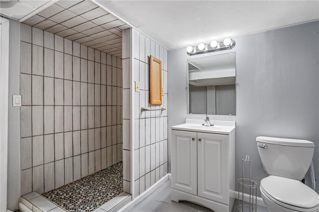 224 W Maiden Lane — photo 26