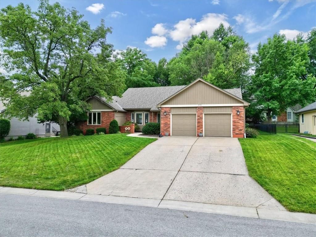 2536 NW Bent Tree Circle — photo 3