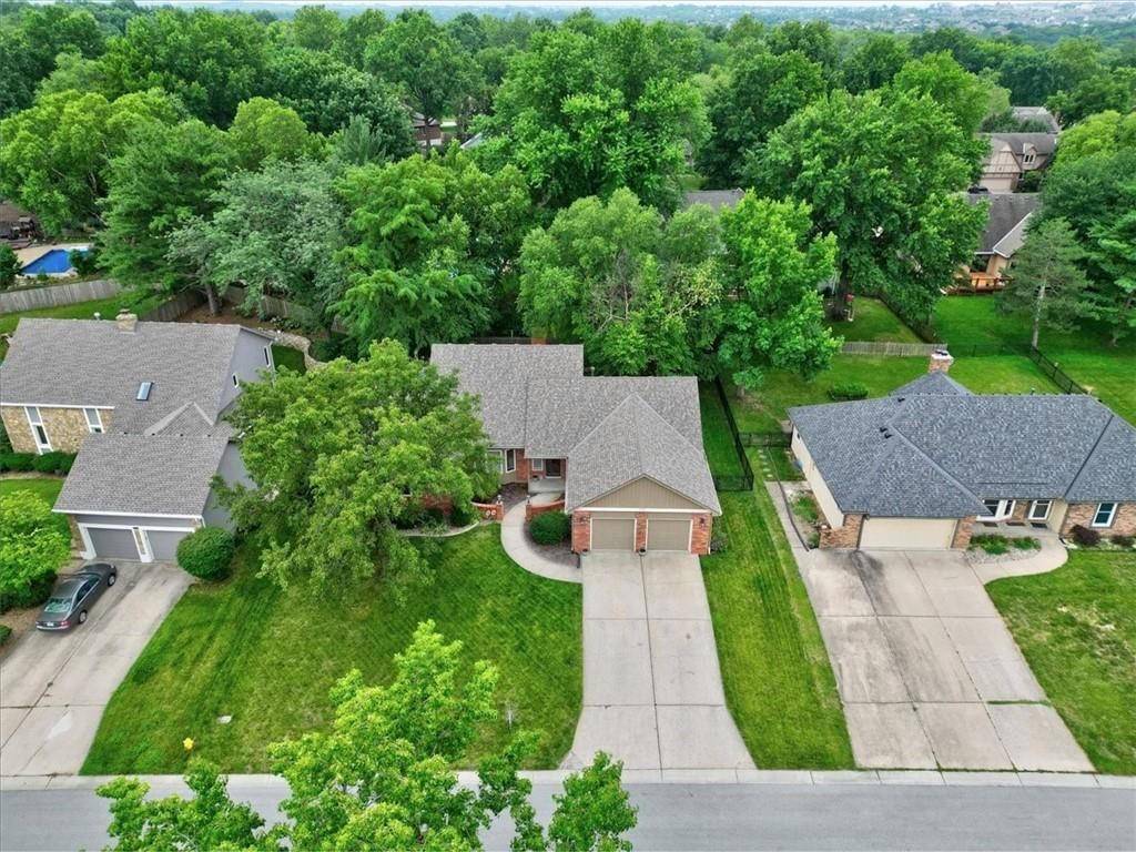 2536 NW Bent Tree Circle — photo 4