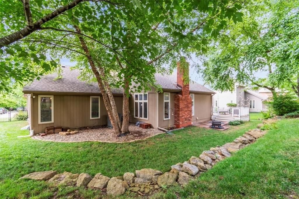 2536 NW Bent Tree Circle — photo 38