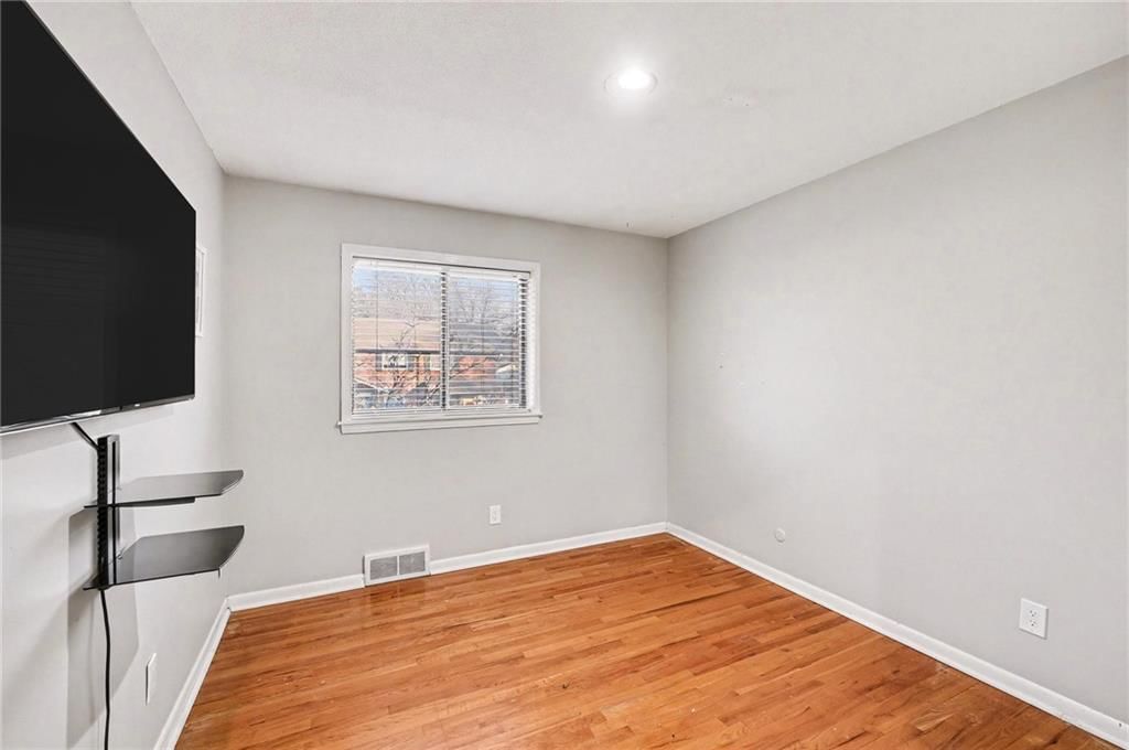 5706 W 97th Street — photo 10