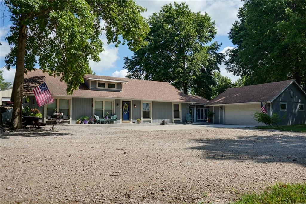 38202 E Old Pink Hill Road, Oak Grove, MO