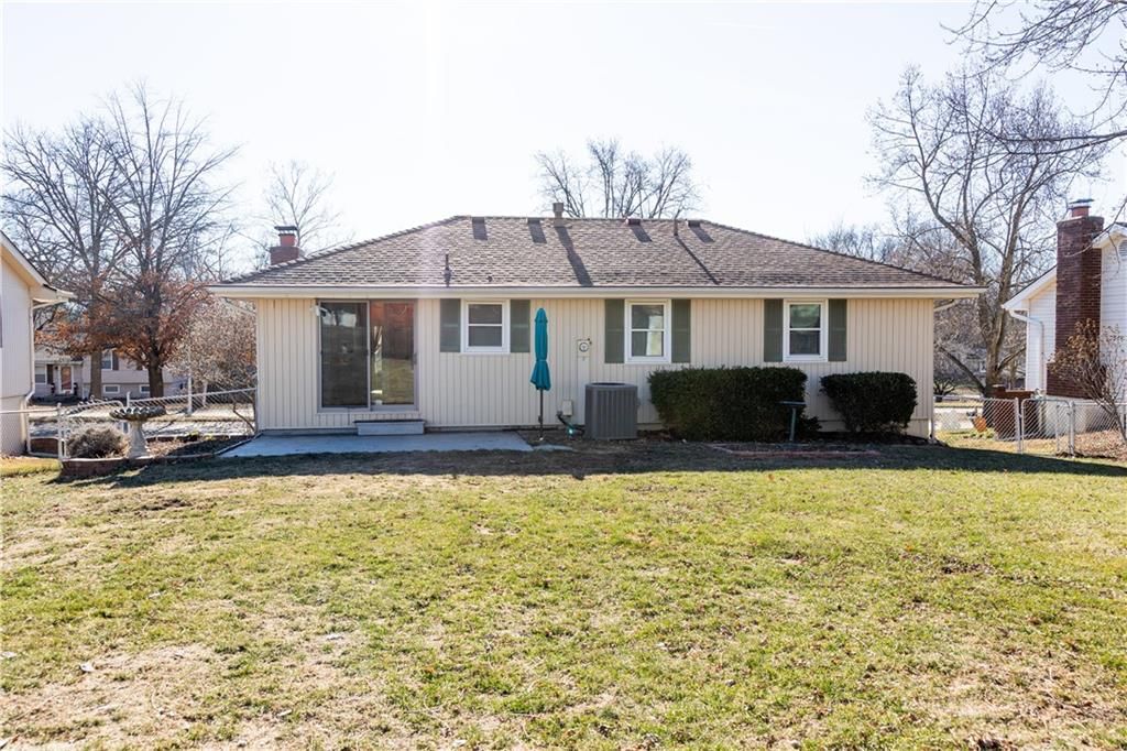 7406 NW Belvidere Parkway — photo 23
