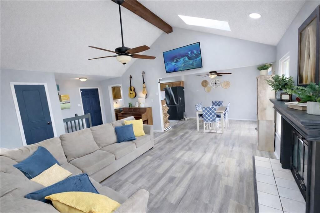 310 SE Shamrock Lane — photo 3