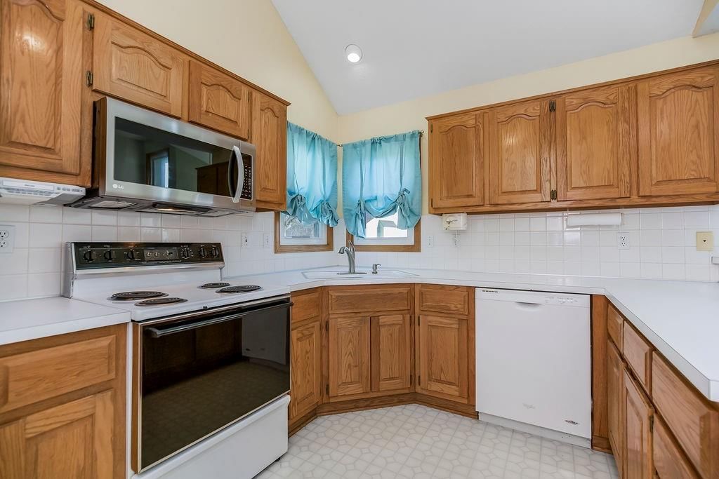 6321 Aminda Street — photo 10