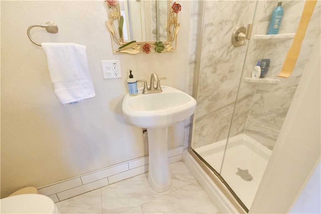 305 Jefferson Street — photo 47