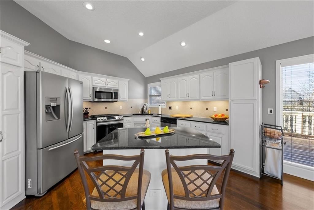 8762 N Chatham Avenue — photo 9