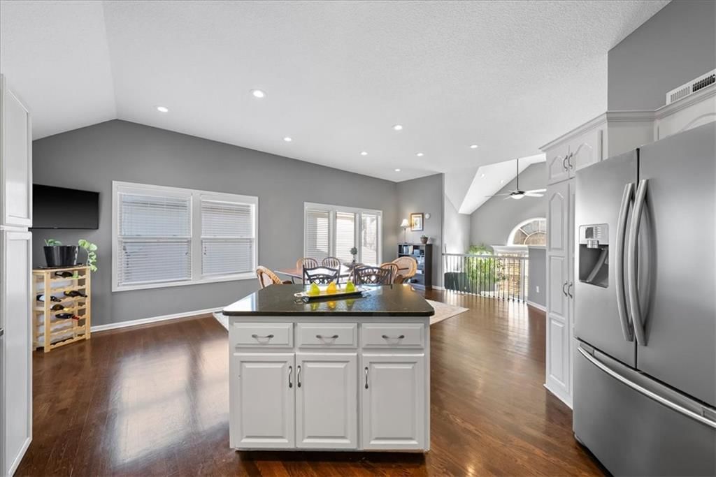 8762 N Chatham Avenue — photo 10