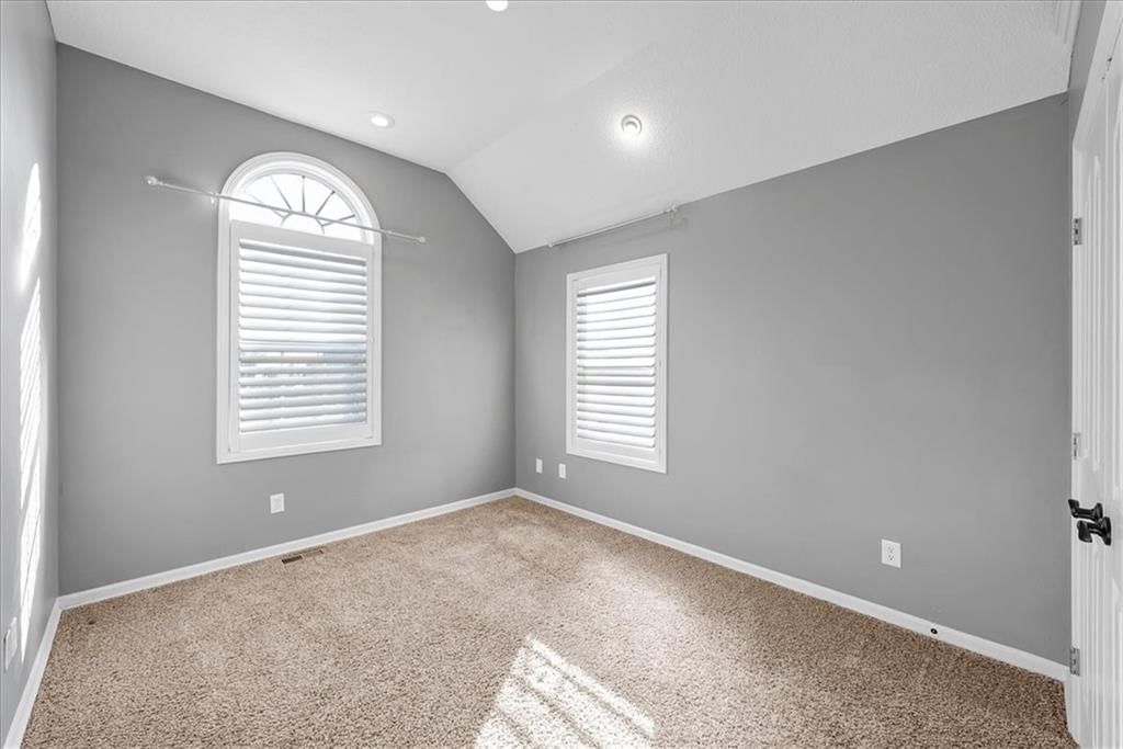 8762 N Chatham Avenue — photo 18