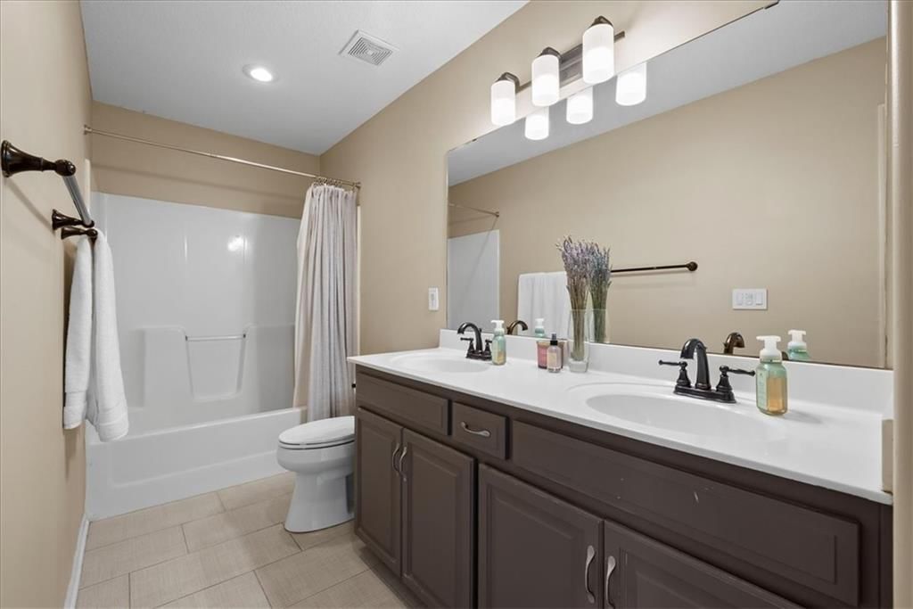 8762 N Chatham Avenue — photo 19