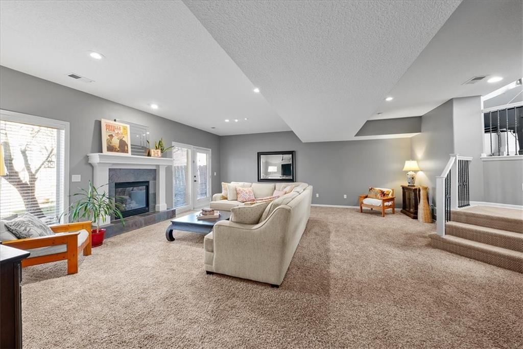 8762 N Chatham Avenue — photo 21