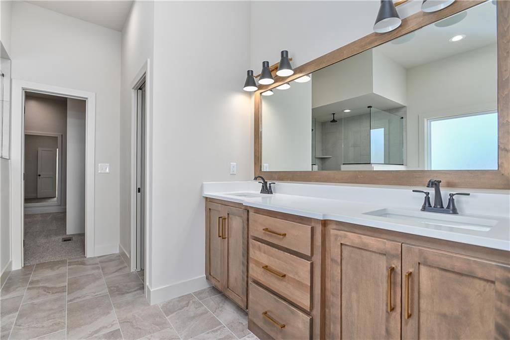 6039 Apache Drive — photo 29