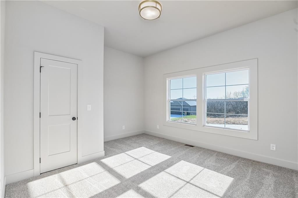 6039 Apache Drive — photo 34