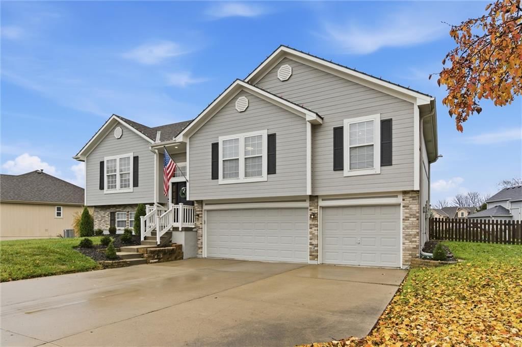 328 SW Chatham Court — photo 2