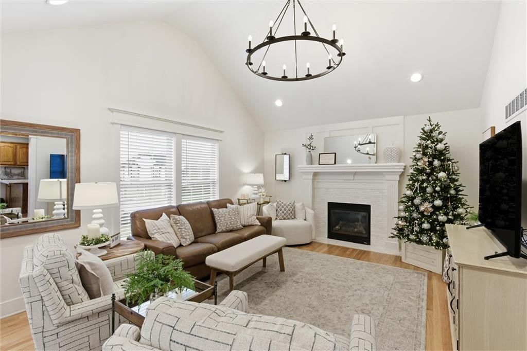 328 SW Chatham Court — photo 5