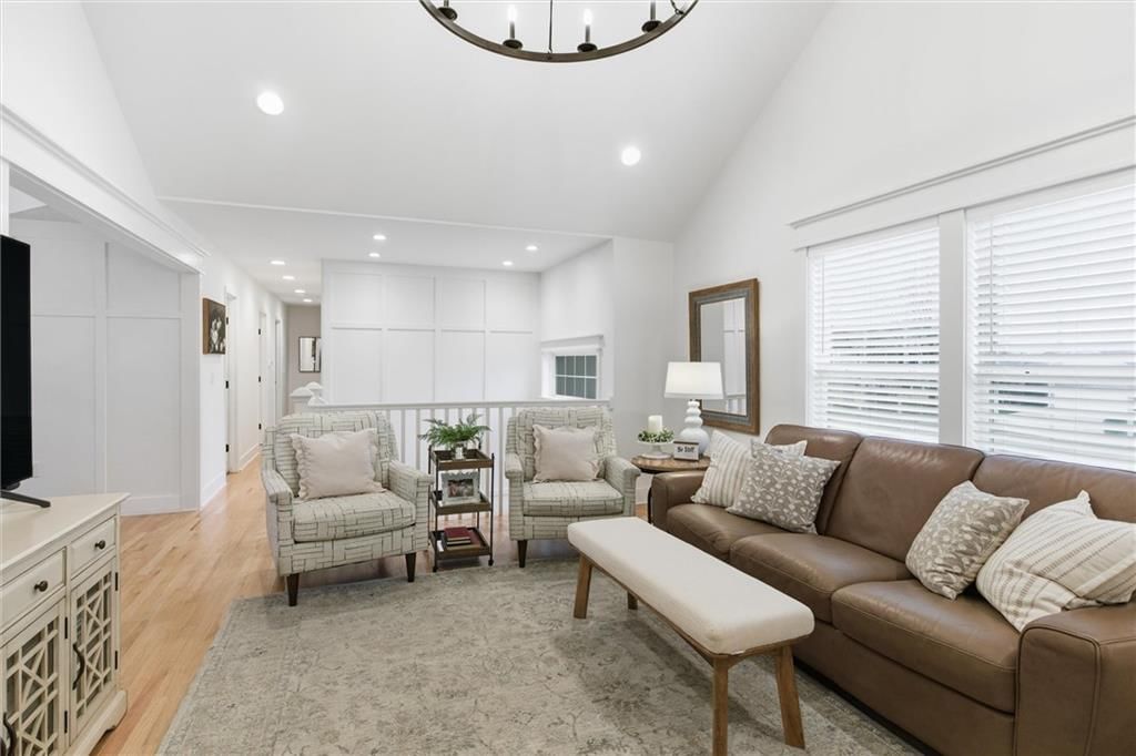 328 SW Chatham Court — photo 6