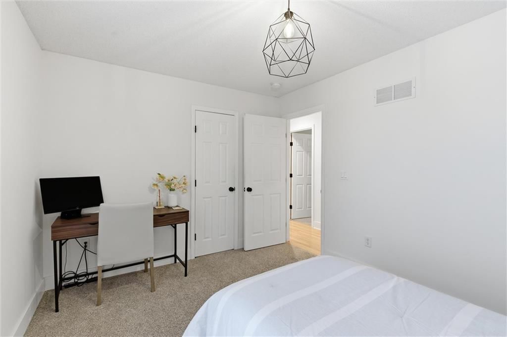 328 SW Chatham Court — photo 23