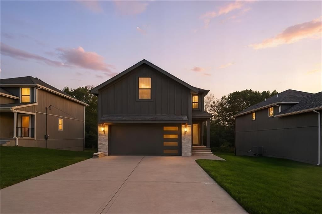 11218 N Oak Trafficway, Kansas City, MO