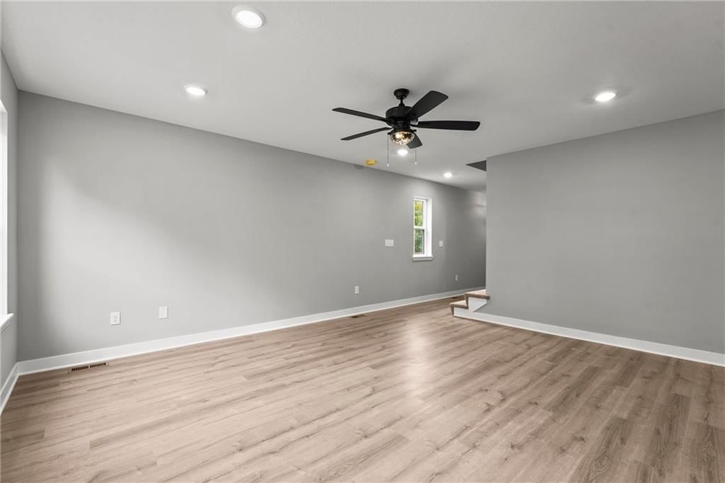 11218 N Oak Trafficway — photo 9