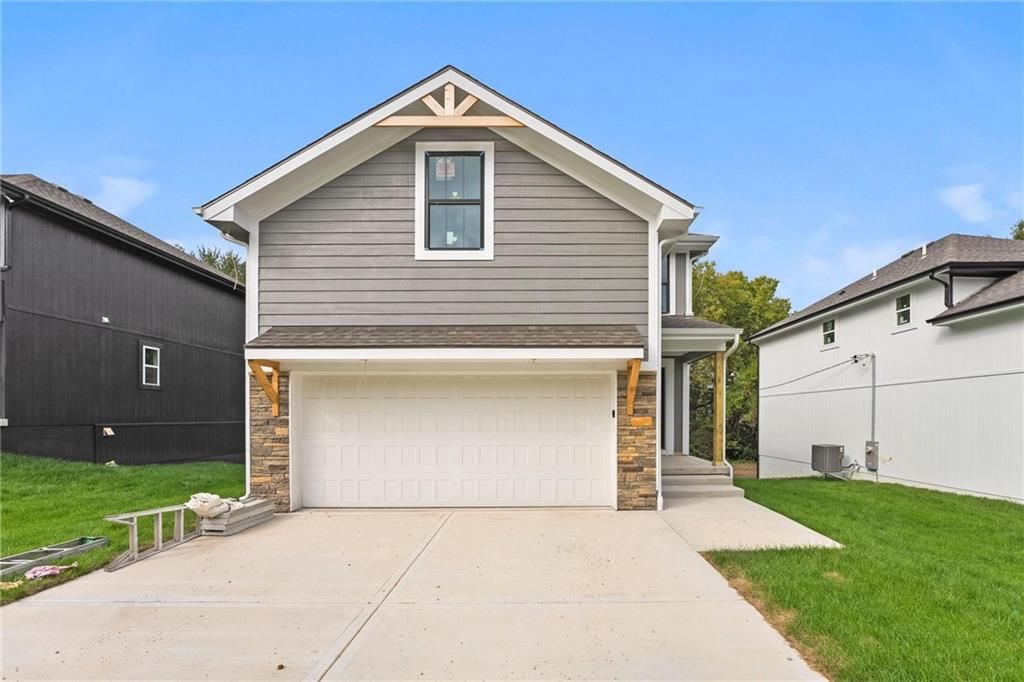 11222 N Oak Trafficway, Kansas City, MO