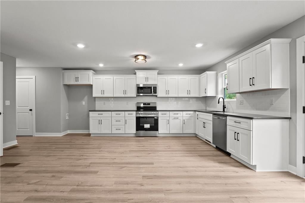 11222 N Oak Trafficway — photo 5