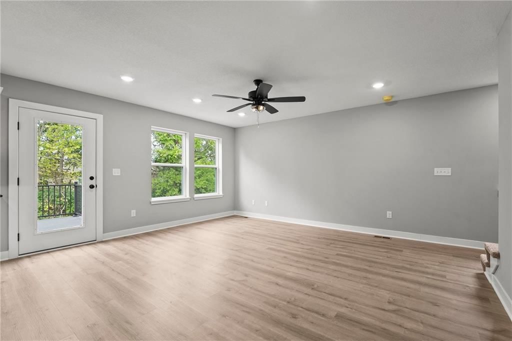 11222 N Oak Trafficway — photo 16
