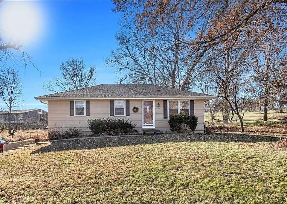 327 Lincoln Drive, Gower, MO