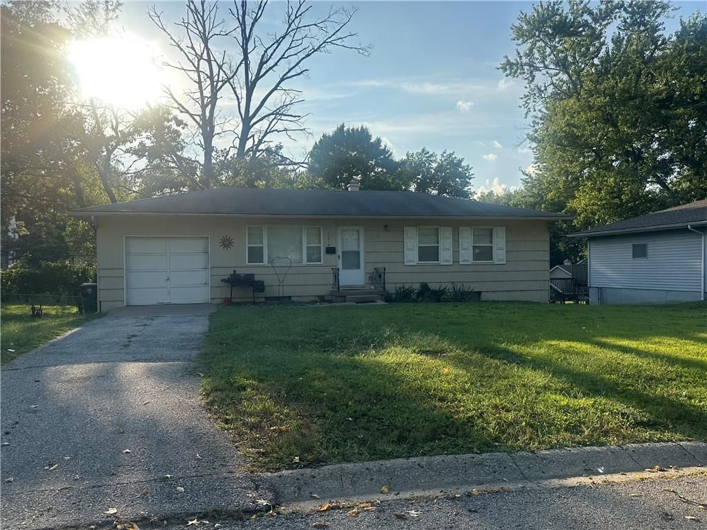 11214 Kensington Avenue, Kansas City, MO