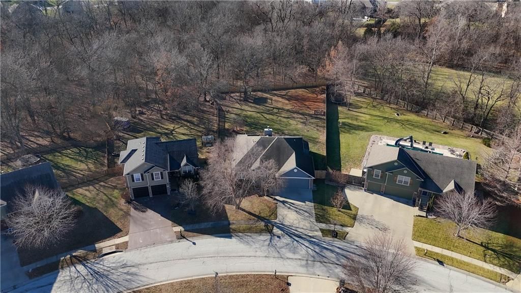 1614 NW Nicholas Drive — photo 2