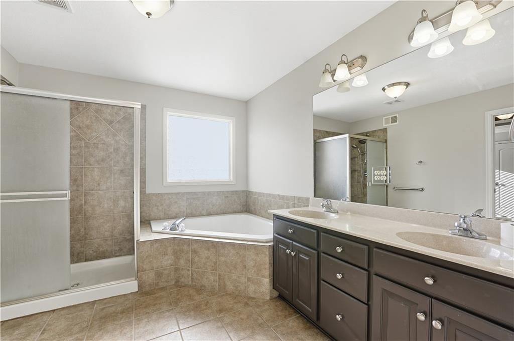 1614 NW Nicholas Drive — photo 14