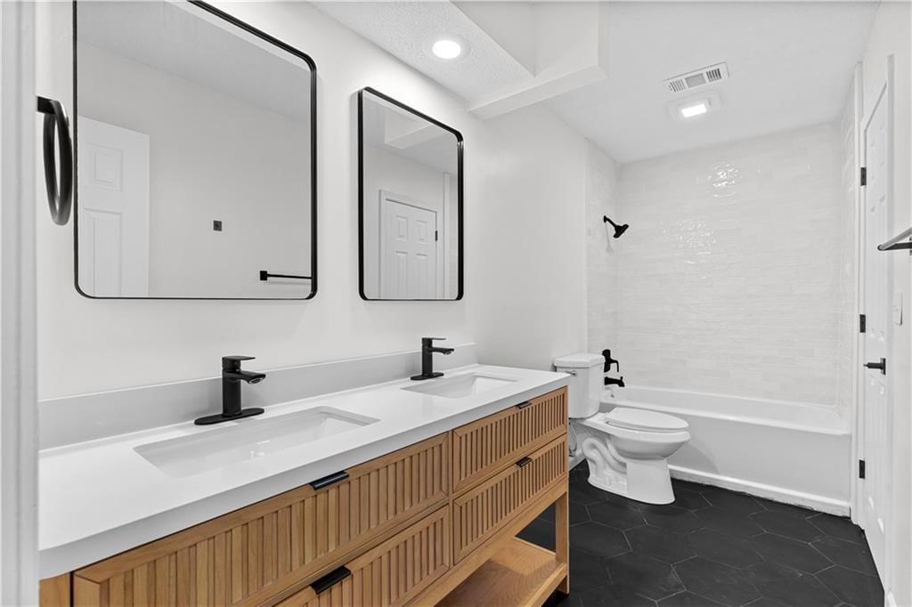 210 N Roosevelt Street — photo 6