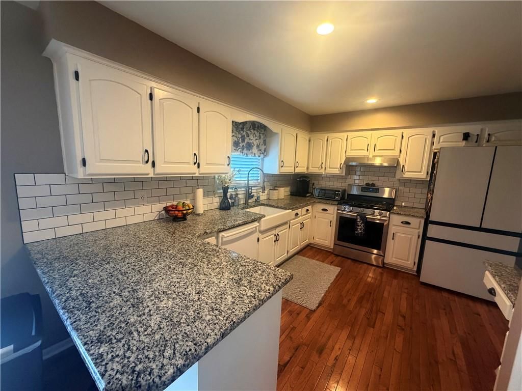 15332 CONSER Street — photo 4