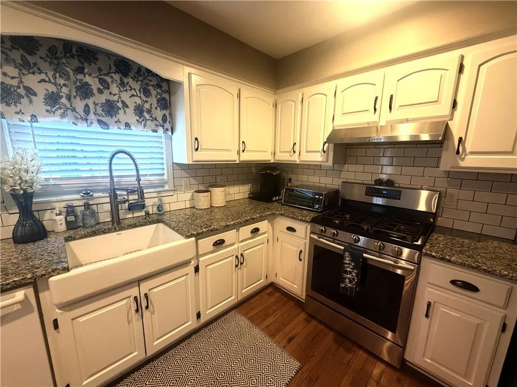 15332 CONSER Street — photo 5