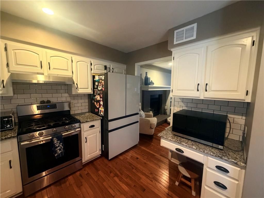 15332 CONSER Street — photo 6