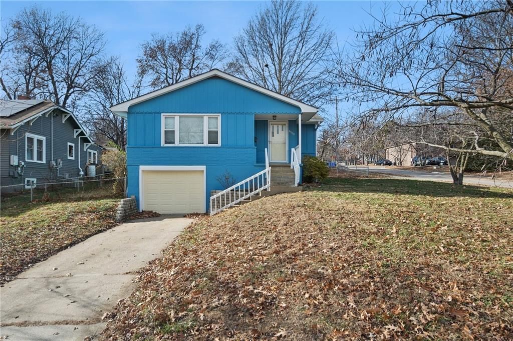8500 ROBINSON Street, Overland Park, KS