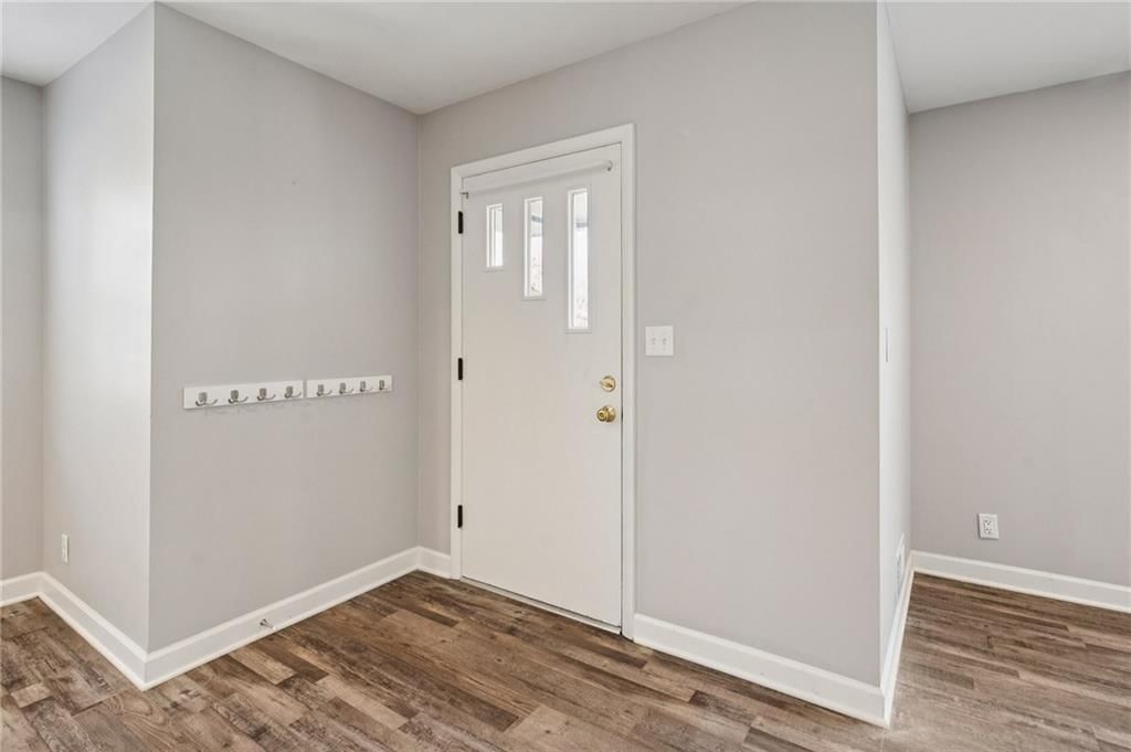 8500 ROBINSON Street — photo 4