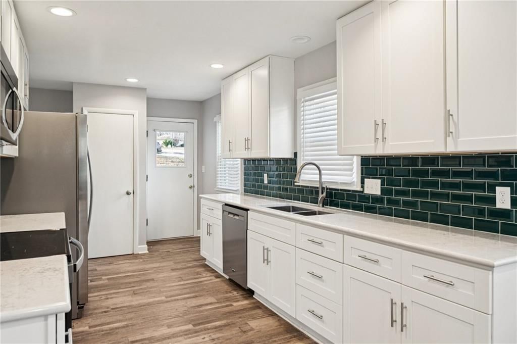 8500 ROBINSON Street — photo 10