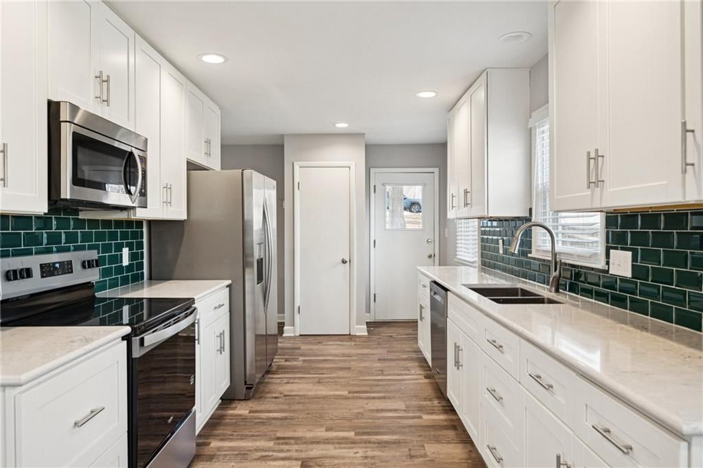 8500 ROBINSON Street — photo 11