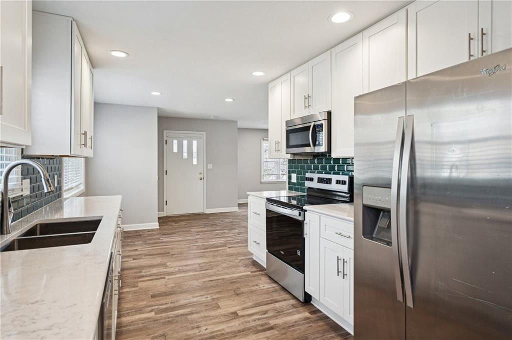 8500 ROBINSON Street — photo 13