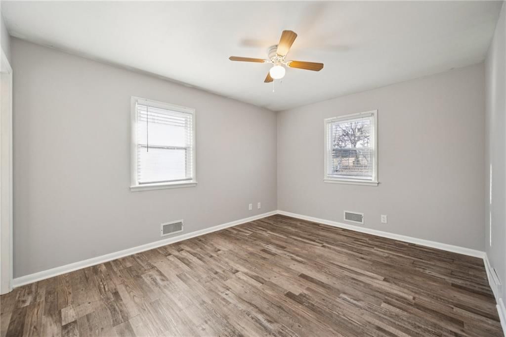 8500 ROBINSON Street — photo 14