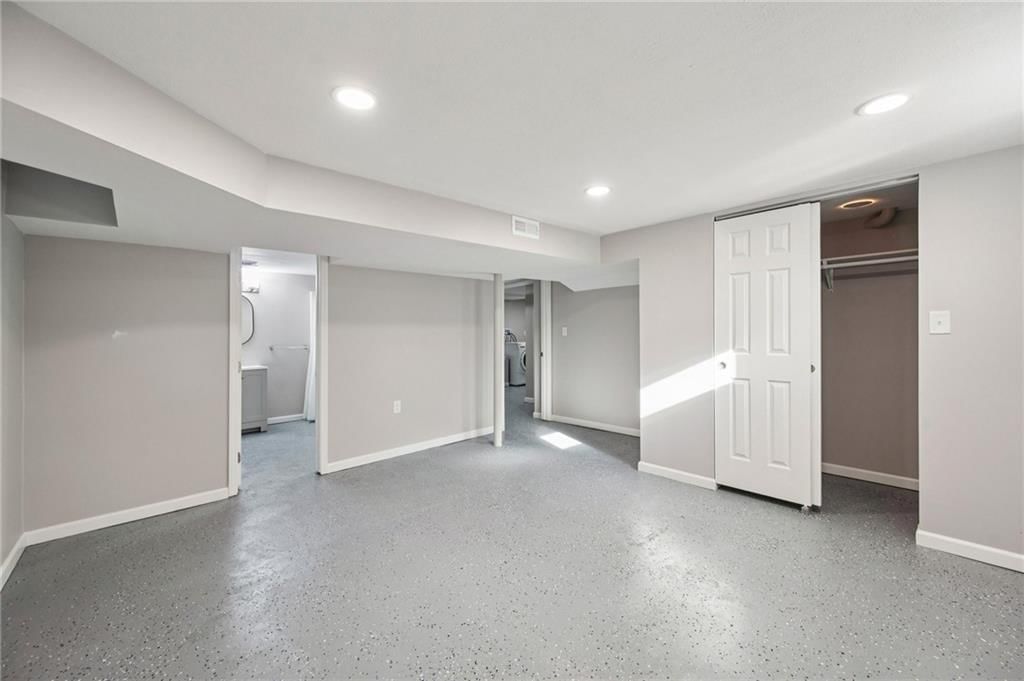 8500 ROBINSON Street — photo 28
